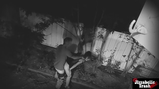 Скрытая камера засняла секс молодоженов на ночной улице